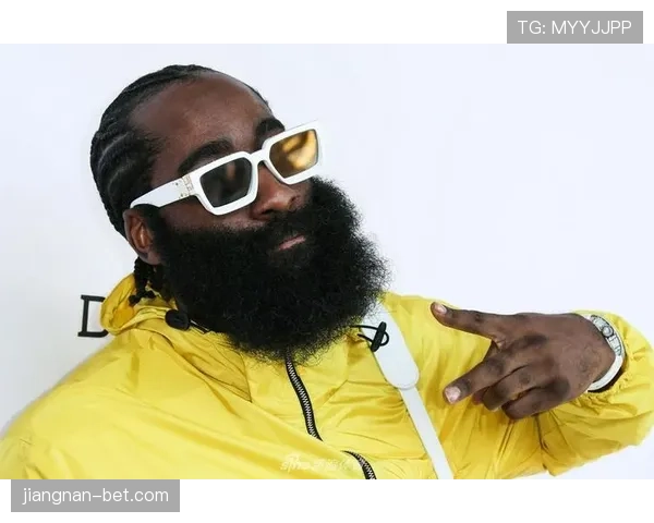 哈登这训练餐吃得比我家年夜饭还素，真就靠喝水练出大胡子？